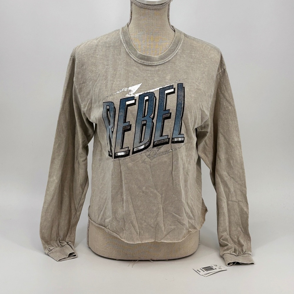Cold Crush Graphic T-Shirt Women Medium Egret Rebel Long Sleeve Raw Hem New